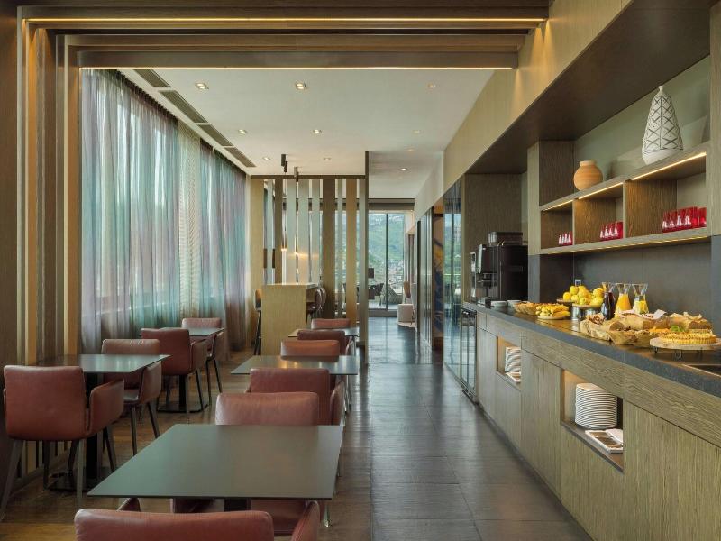 Sheraton Grand Tbilisi Metechi Palace - Lobi