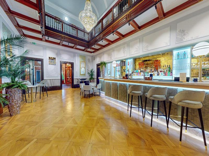 Oakley Hall - Lobi