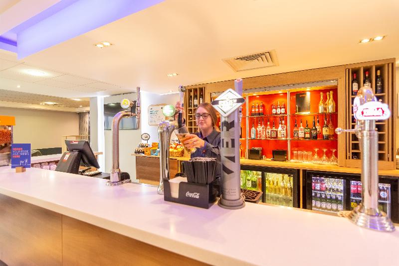 Holiday Inn Express Kettering - Bar