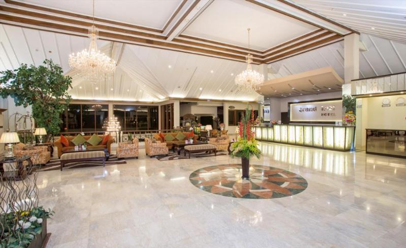 Grand Legi Hotel - Lobi