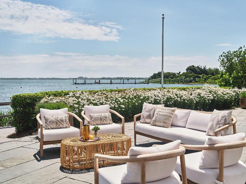 Montauk Yacht Club - Genel
