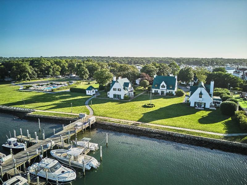 Montauk Yacht Club - Genel