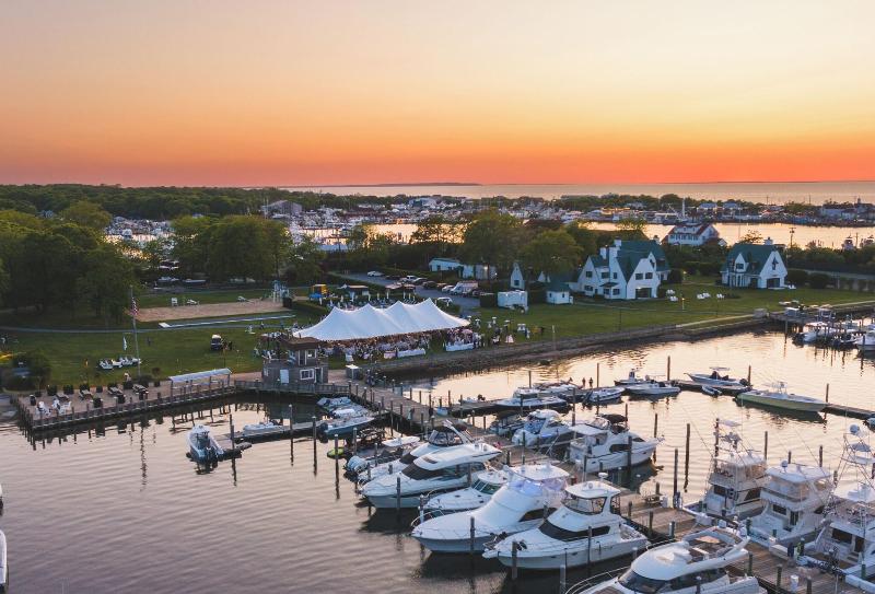 Montauk Yacht Club - Genel