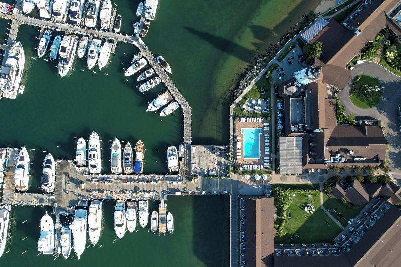 Montauk Yacht Club - Genel