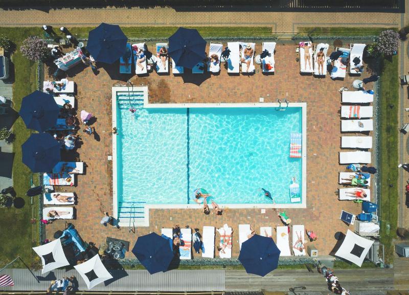 Montauk Yacht Club - Genel