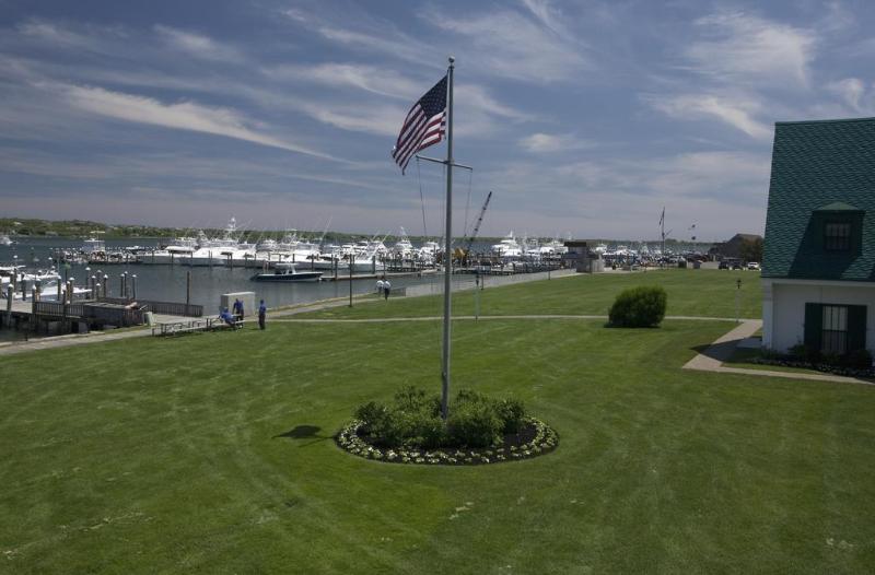 Montauk Yacht Club - Genel