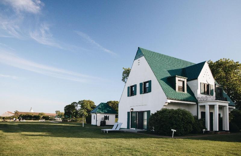 Montauk Yacht Club - Oda
