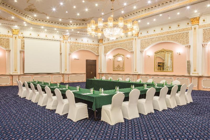 Holiday Inn Al Qasr - Toplantı