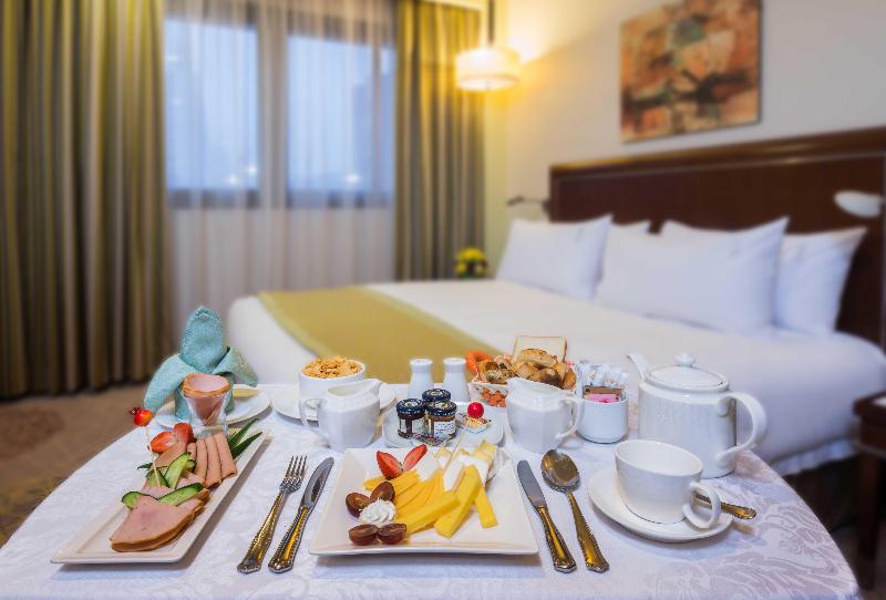 Holiday Inn Al Qasr - Oda