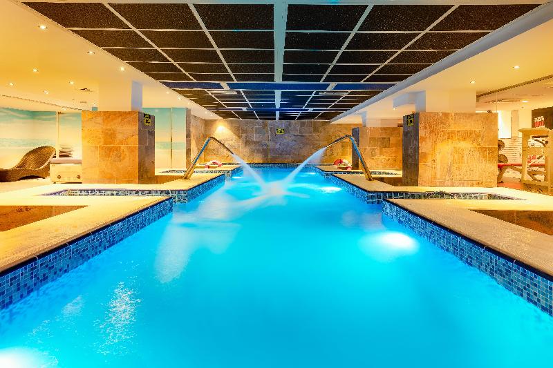 Holiday Inn Al Qasr - Havuz