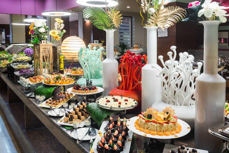 Holiday Inn Al Qasr - Restoran