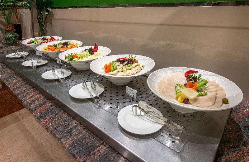 Holiday Inn Al Qasr - Restoran