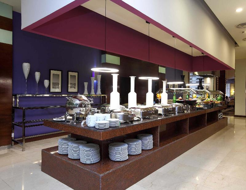 Holiday Inn Al Qasr - Restoran