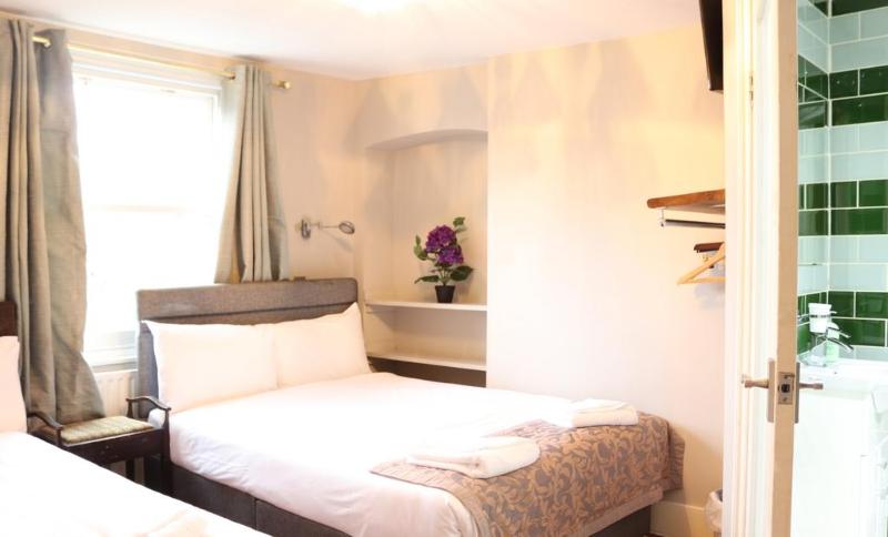 New Dawn Hotel - Oda