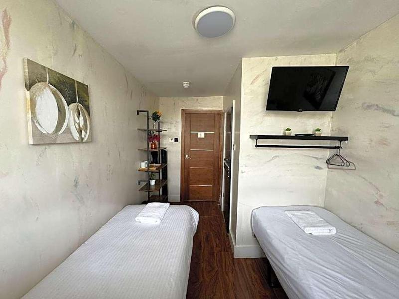 New Dawn Hotel - Oda