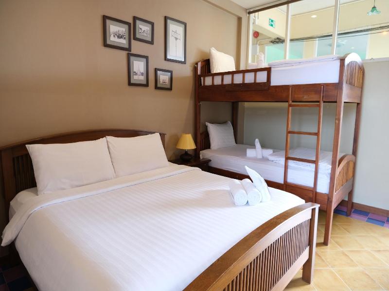 Feung Nakorn Balcony Rooms & Cafe - Oda