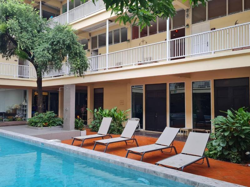 Feung Nakorn Balcony Rooms & Cafe - Havuz