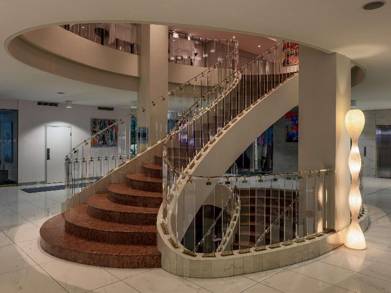 Hilton Geneva Hotel & Conference Centre - Lobi