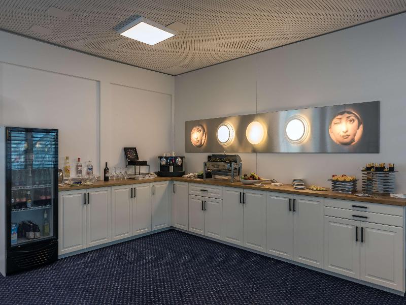 Hilton Geneva Hotel & Conference Centre - Genel
