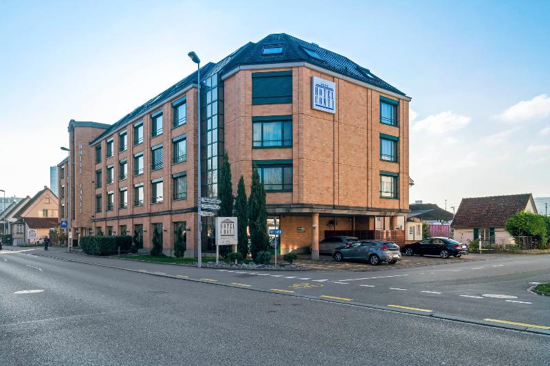 Hotel Conti - Genel