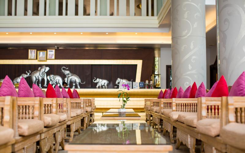 Aiyara Grand Hotel Pattaya - Lobi