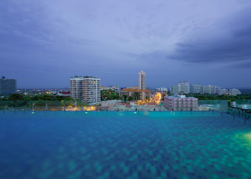 Aiyara Grand Hotel Pattaya - Havuz
