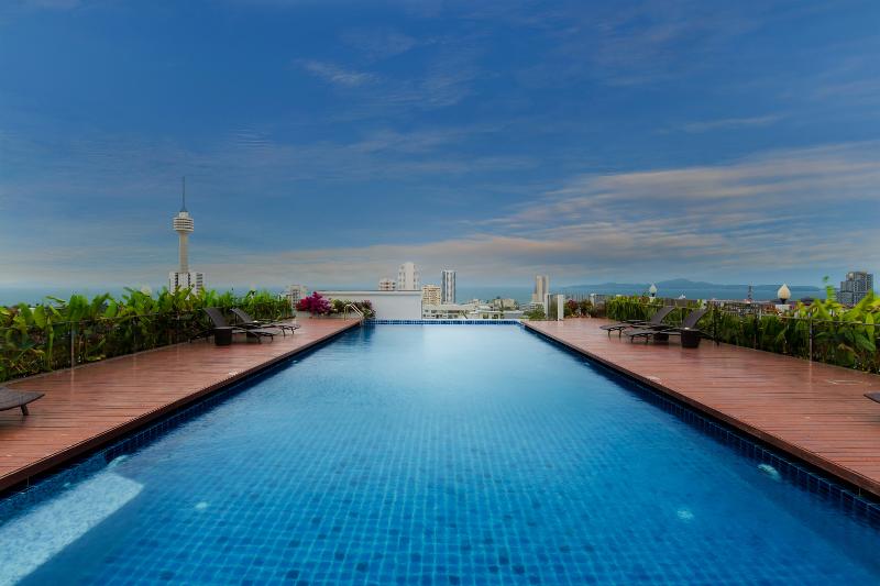 Aiyara Grand Hotel Pattaya - Havuz