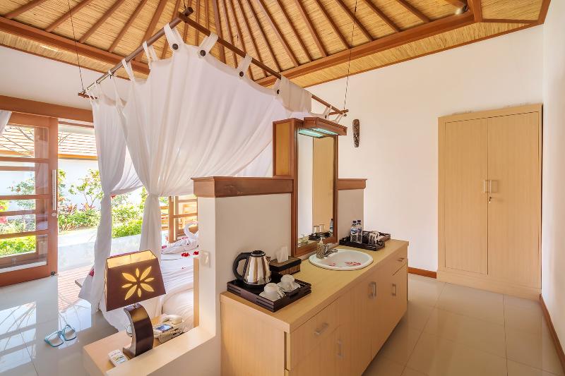 Adi Assri Beach Resort & Spa Pemuteran - Oda