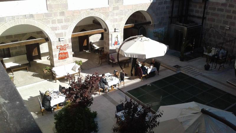 Cesme Kanuni Kervansaray - Genel