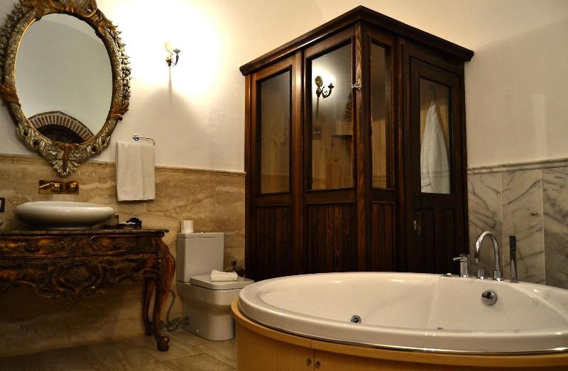 Cesme Kanuni Kervansaray - Oda