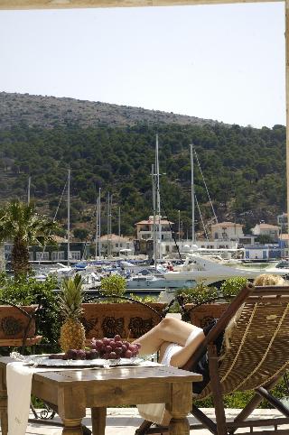 Cesme Kanuni Kervansaray fotoÄŸrafÄ±