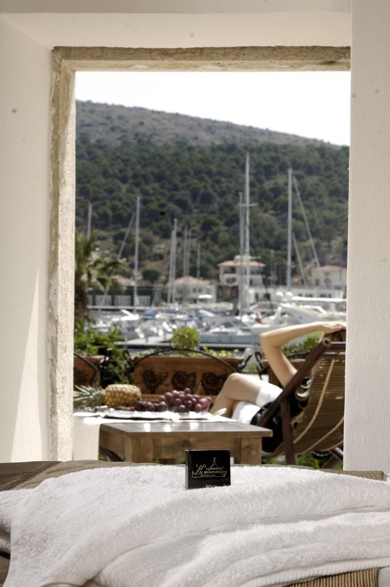Cesme Kanuni Kervansaray - Oda