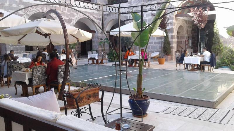 Cesme Kanuni Kervansaray - Restoran