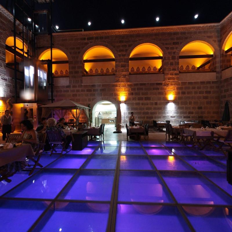 Cesme Kanuni Kervansaray - Restoran