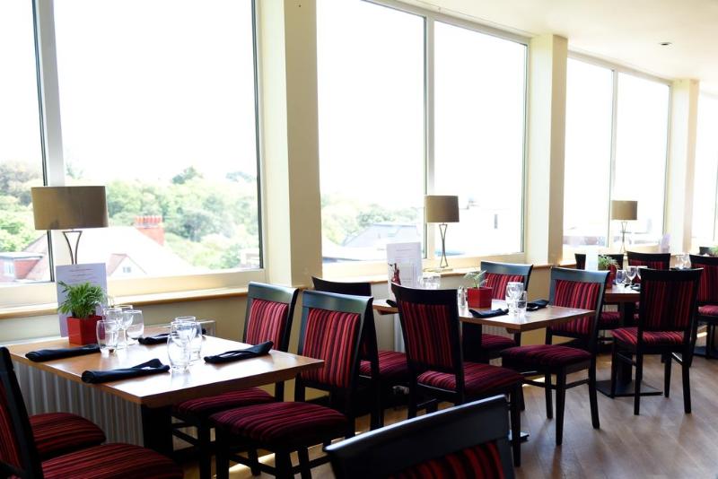 The Riviera Hotel & Holiday Apartments - Restoran