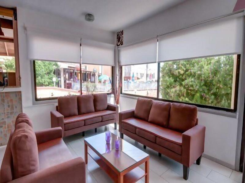 A. Maos Apts - Lobi