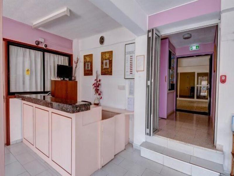 A. Maos Apts - Lobi