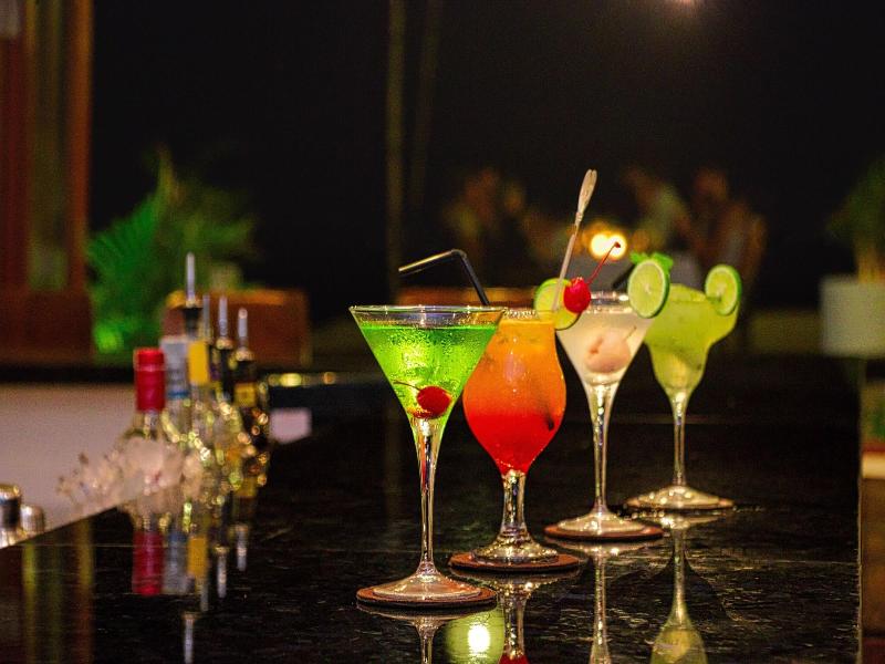 Kokomo Resort - Bar