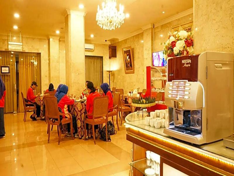 Indah Palace - Genel