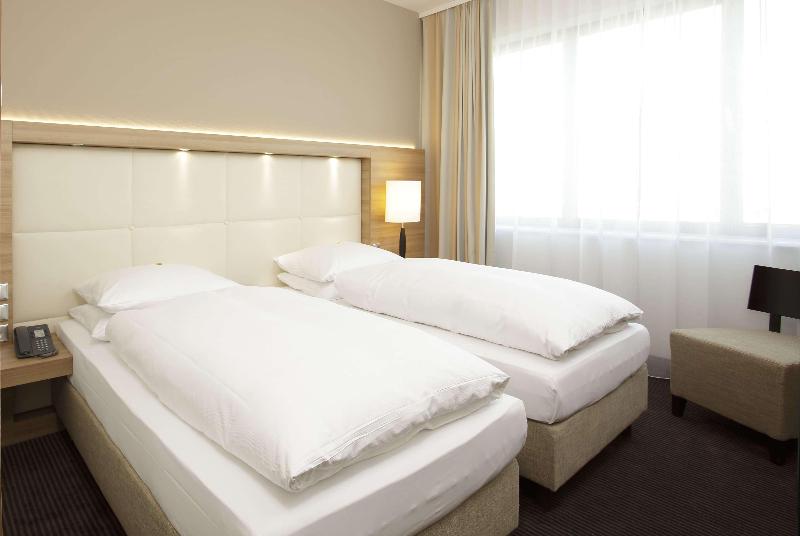 H4 Hotel Berlin Alexanderplatz - Oda