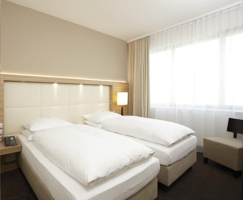 H4 Hotel Berlin Alexanderplatz - Oda