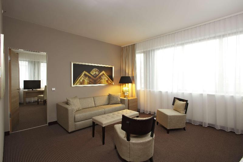 H4 Hotel Berlin Alexanderplatz - Oda