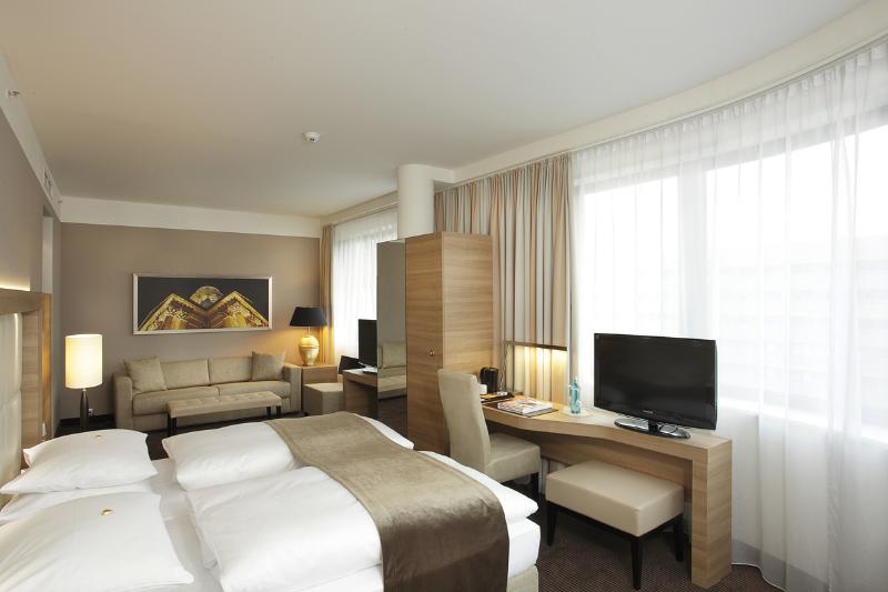H4 Hotel Berlin Alexanderplatz - Oda