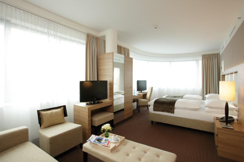 H4 Hotel Berlin Alexanderplatz - Oda