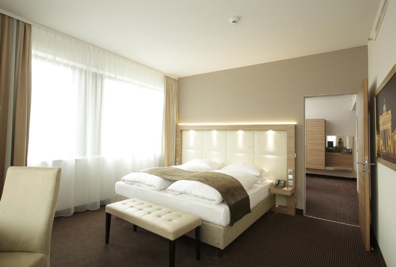 H4 Hotel Berlin Alexanderplatz - Oda