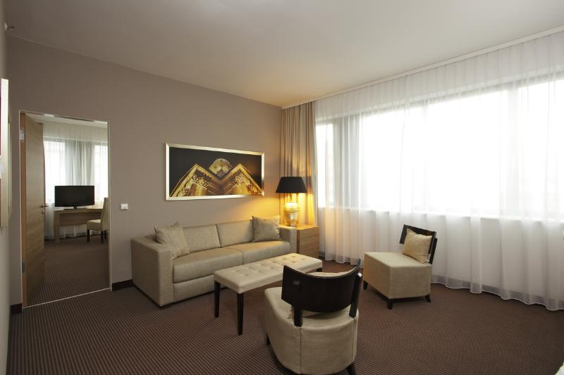H4 Hotel Berlin Alexanderplatz - Oda