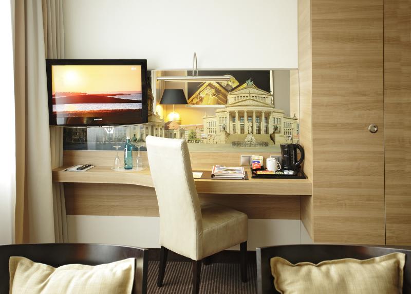 H4 Hotel Berlin Alexanderplatz - Oda