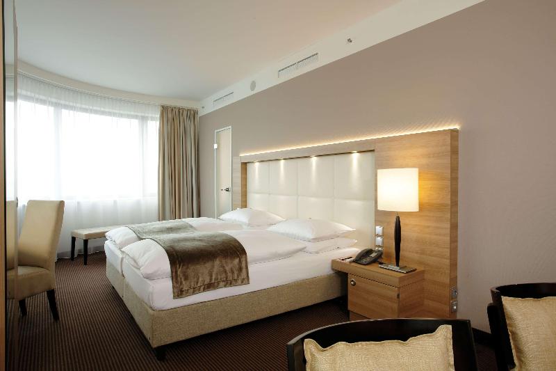 H4 Hotel Berlin Alexanderplatz - Oda