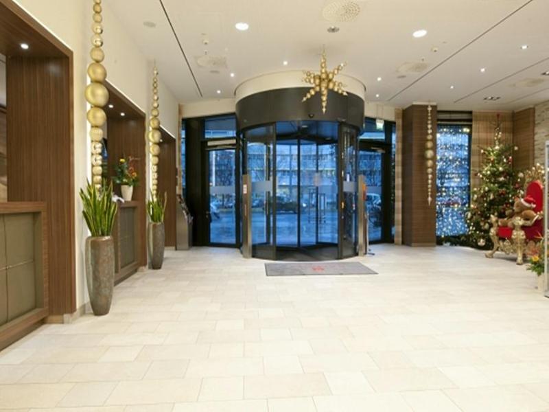 H2 Hotel Berlin Alexanderplatz - Lobi