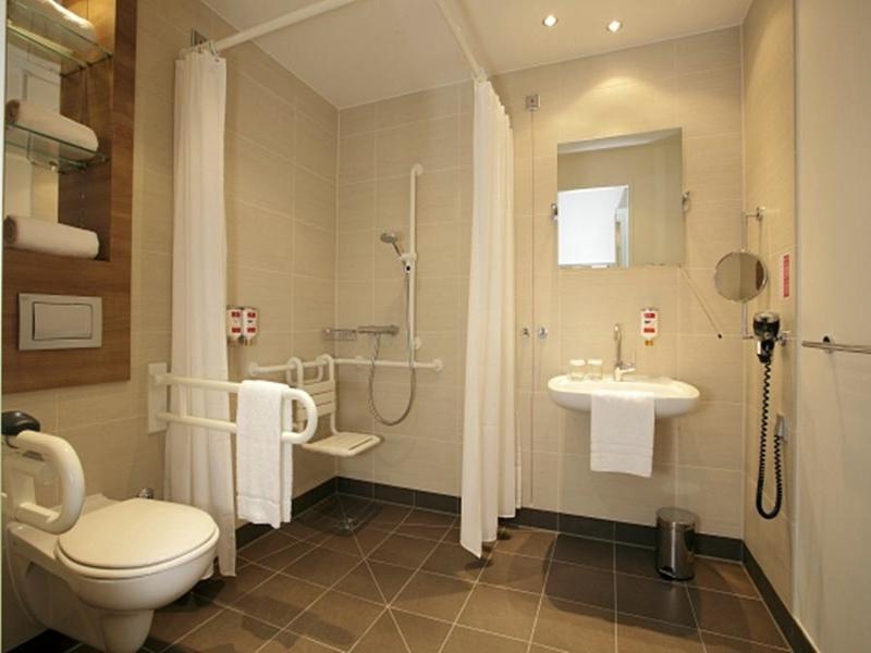 H2 Hotel Berlin Alexanderplatz - Oda